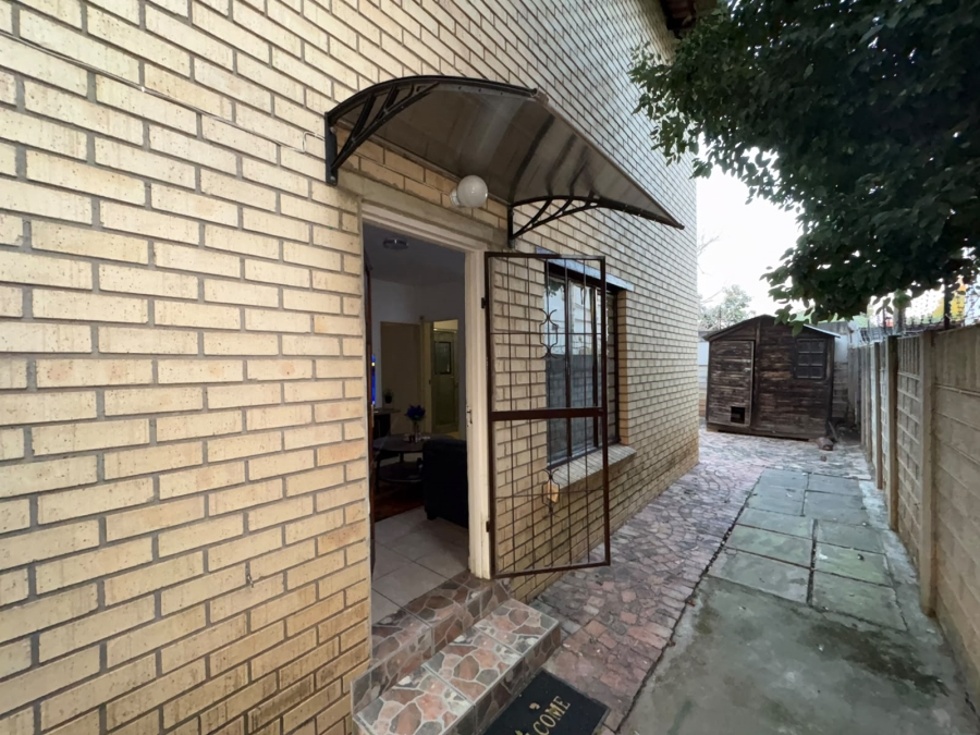 2 Bedroom Property for Sale in Oos Einde North West